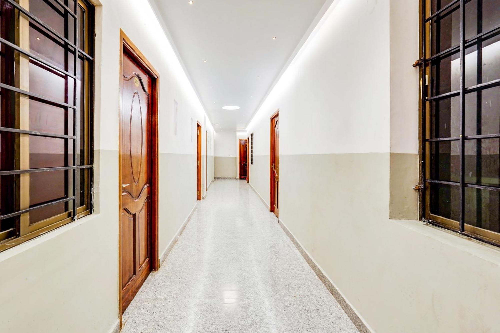 Super Hotel O White Town Formerly Seascape Residency 蓬蒂切里 外观 照片