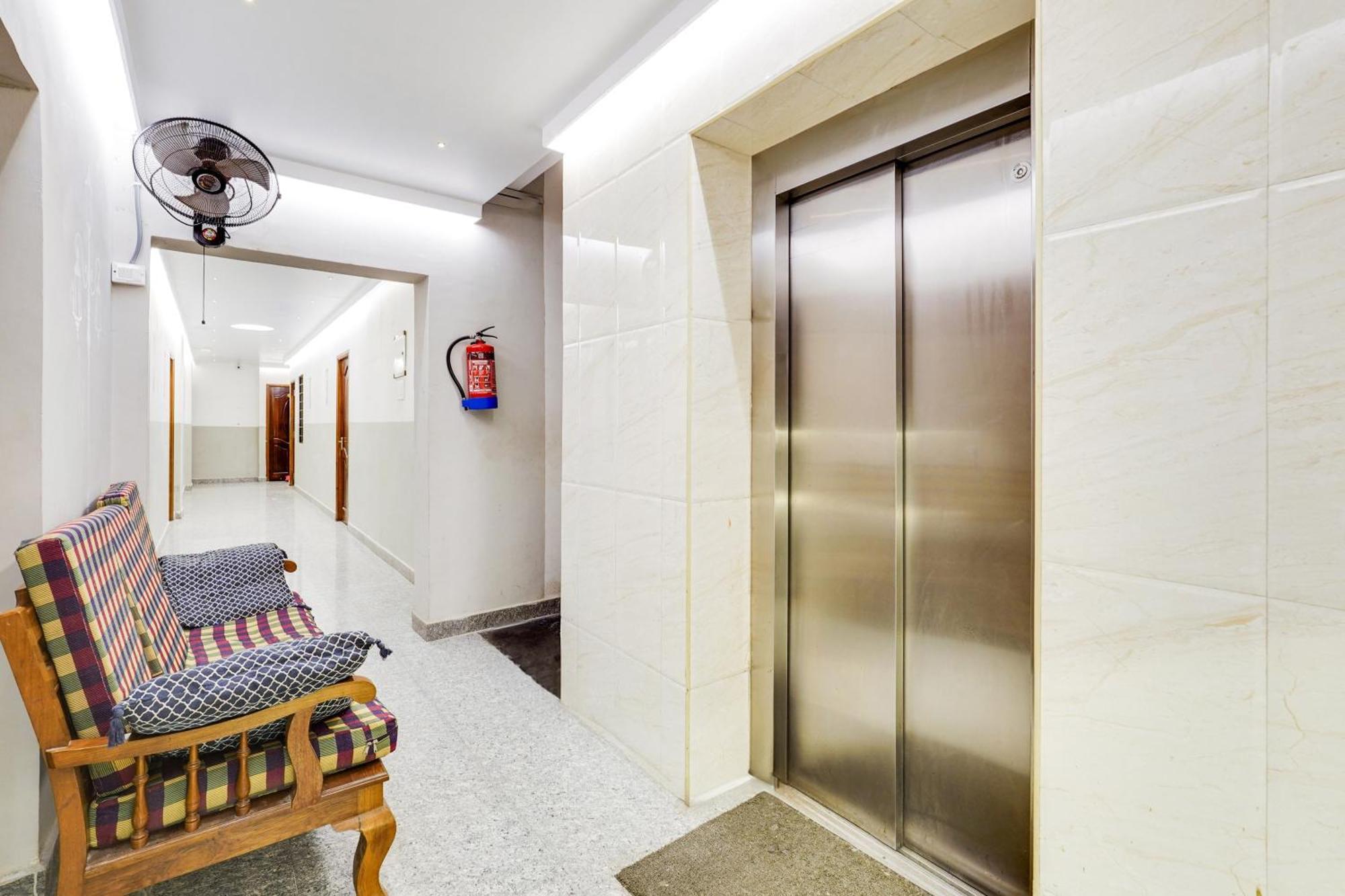 Super Hotel O White Town Formerly Seascape Residency 蓬蒂切里 外观 照片